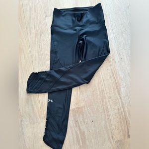 Under Armour Black Capri Leggings with calf detail! Size S